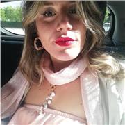 Madrelingua Italiano, laureata in giurisprudenza, impartisce lezioni di diritto civile, penale ecc